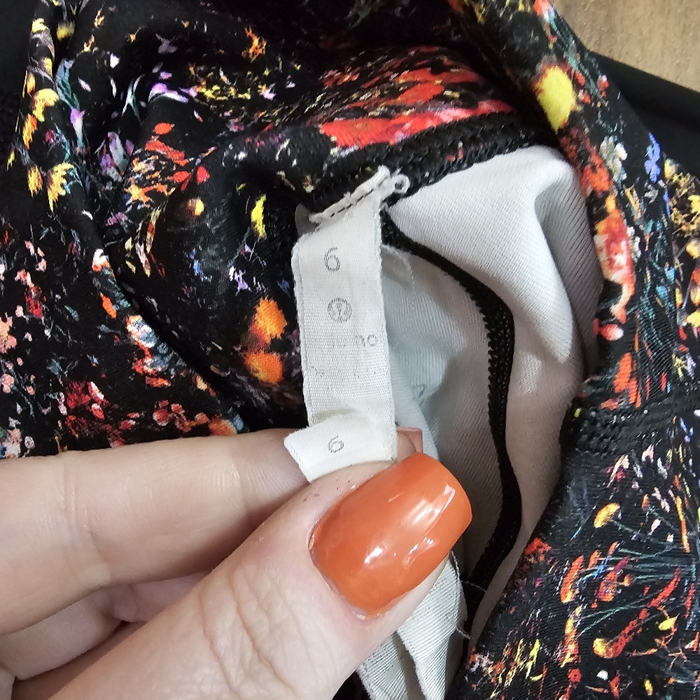 Lululemon Patterned Capri Lot - Picture 5 of 8